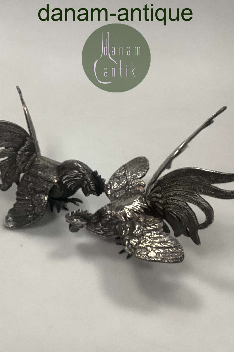 Sølvplet Ormamental Figurer af Hane og høne der slås