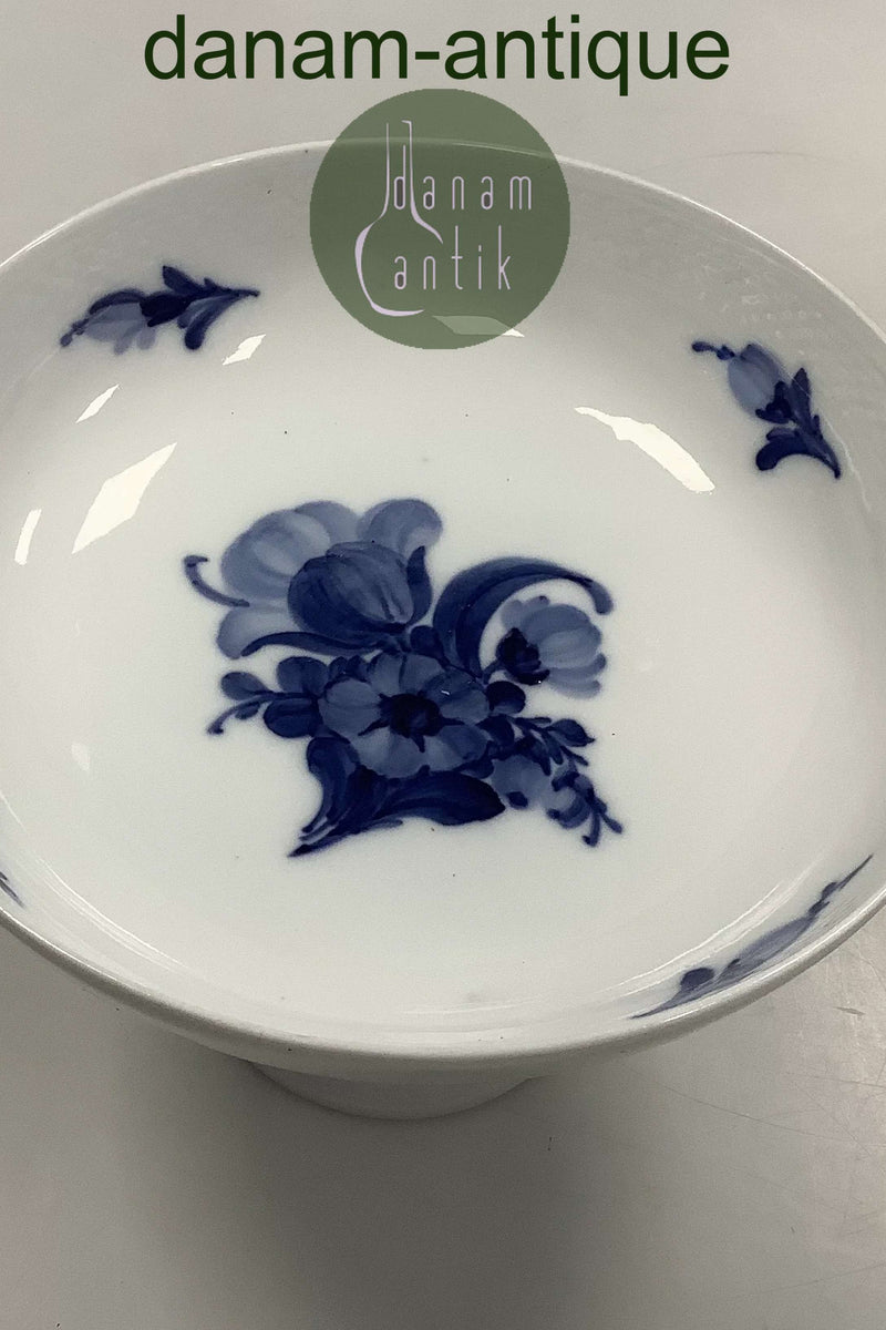 Royal Copenhagen Blå Blomst Flettet Skål på fod No 8064