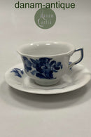 Royal Copenhagen Blå Blomst Kantet Tekop og Underkop No 8500