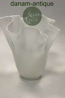 Holmegaard Hvid Opal Vase med bølgekant