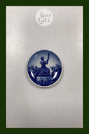 Royal Copenhagen 2010 Plaquette No. 83 Pigen med Guldhornet