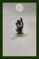 M.J. Hummel Porcelæn Figur af Dreng i Træ No. 142