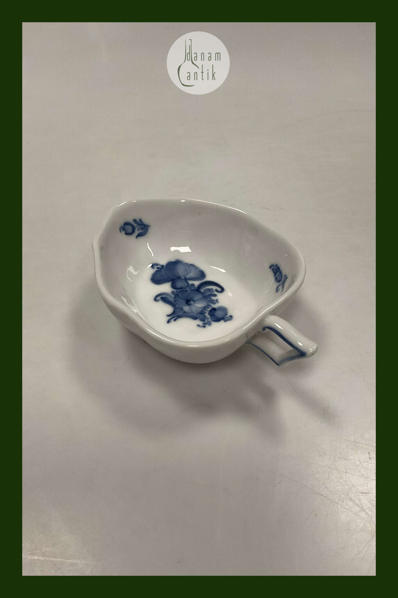 Royal Copenhagen Blå Blomst Flettet Bladformet skål No 8006