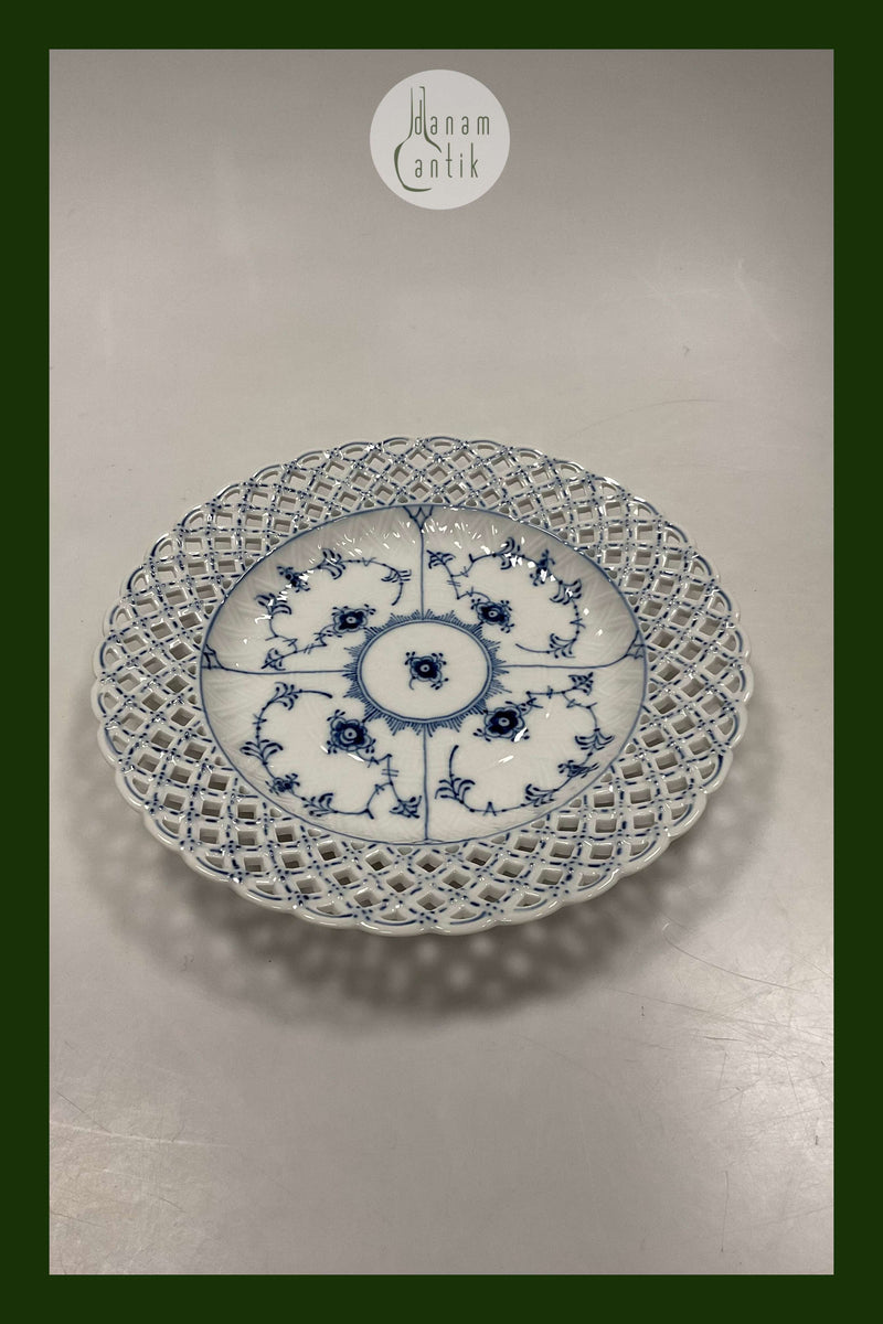 Royal Copenhagen Musselmalet Helblonde med gennembrudt kant Flad Tallerken No 1/1098