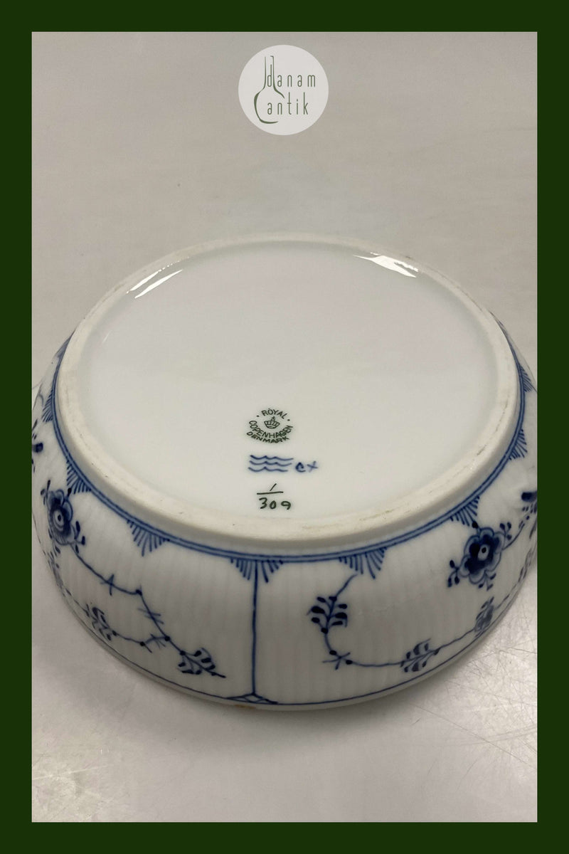 Royal Copenhagen Musselmalet Riflet Rundt Terrin No. 309 uden låg