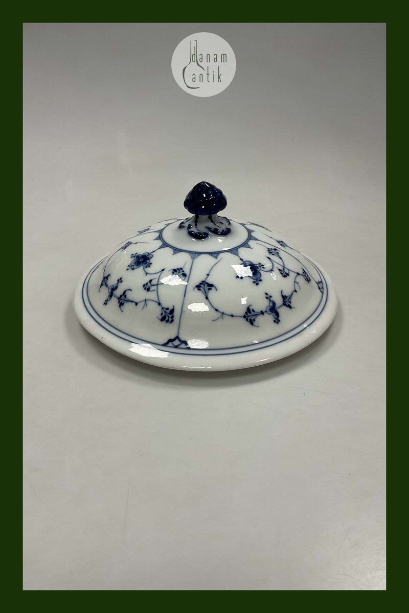 Royal Copenhagen Musselmalet Riflet låg til No. 397