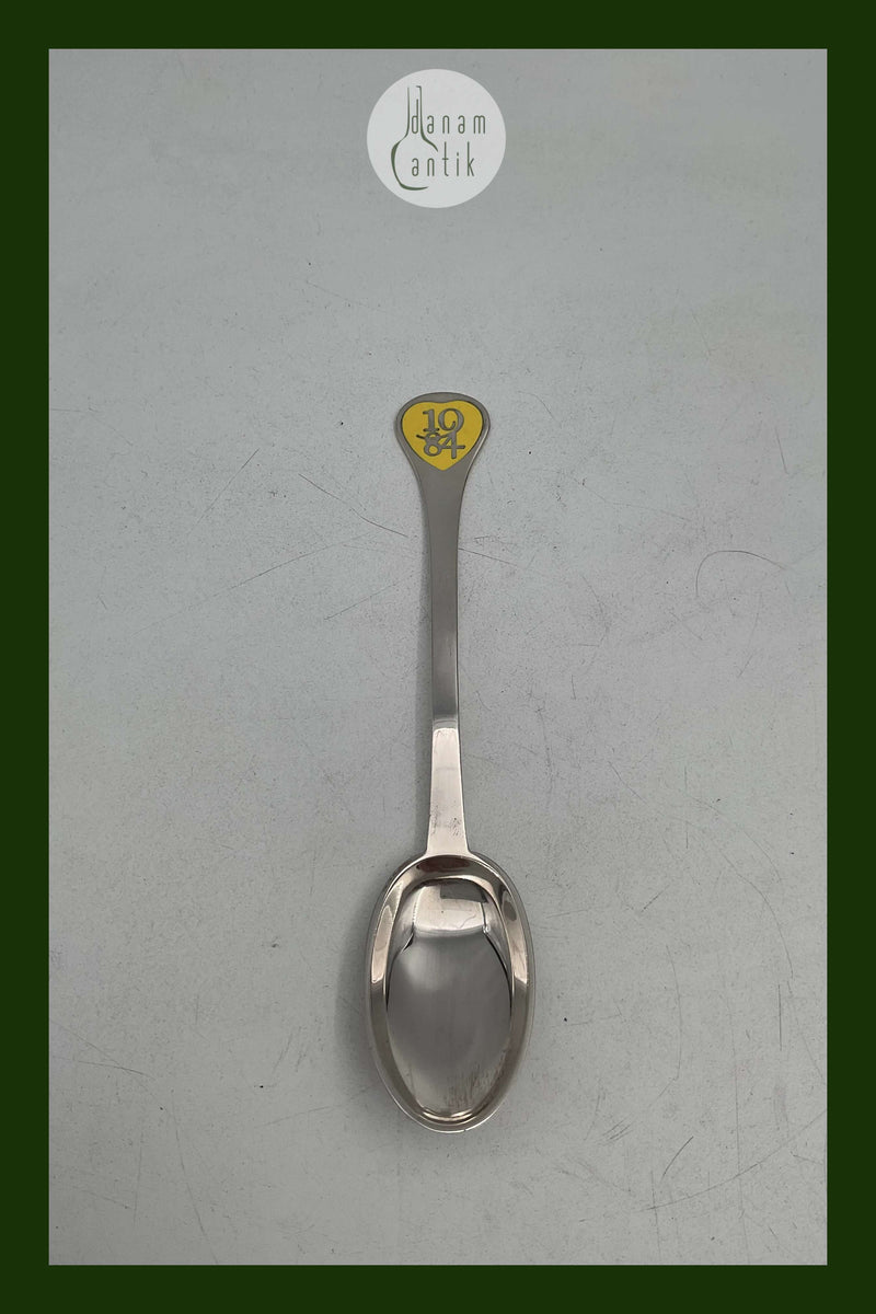 Hans Hansen Sterling Sølv Årsske 1984. Med Hjerte i gul emalje