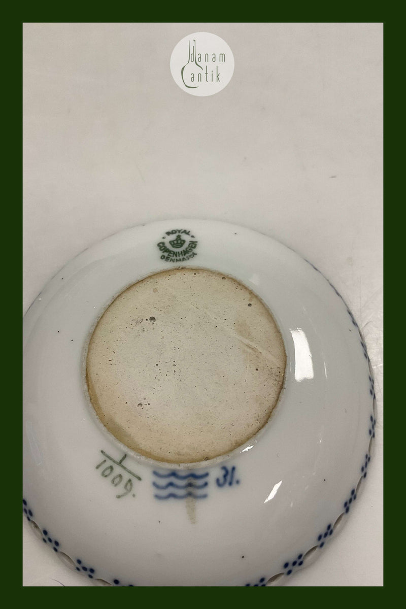 Royal Copenhagen Musselmalet Helblonde Askebæger / Platte med Sølvmønt No 1/1009