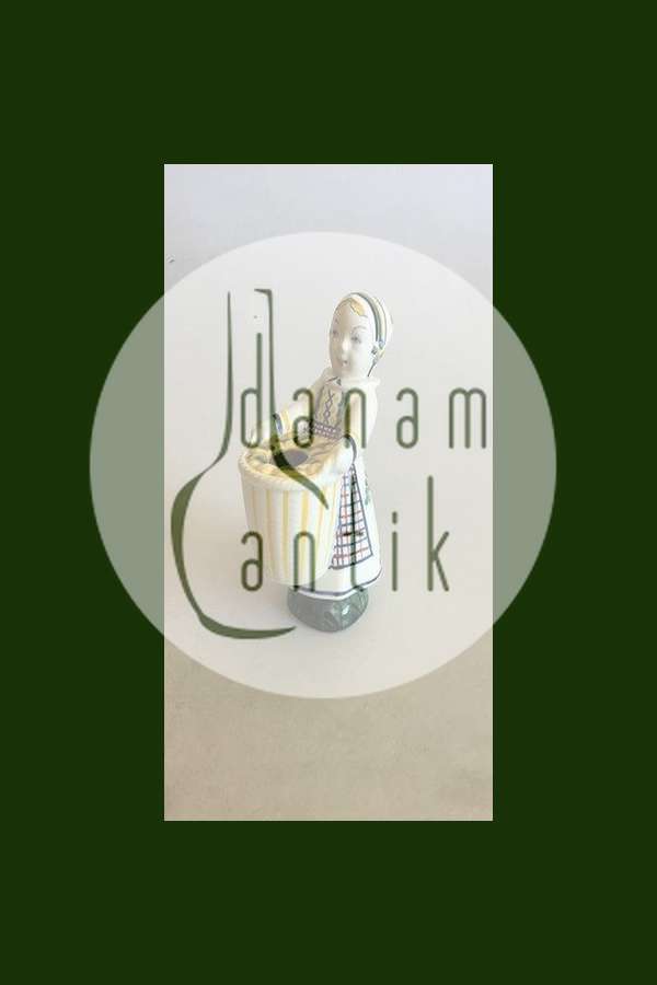 Aluminia Børnehjælpsfigur Kusine fra Amager fra 1943