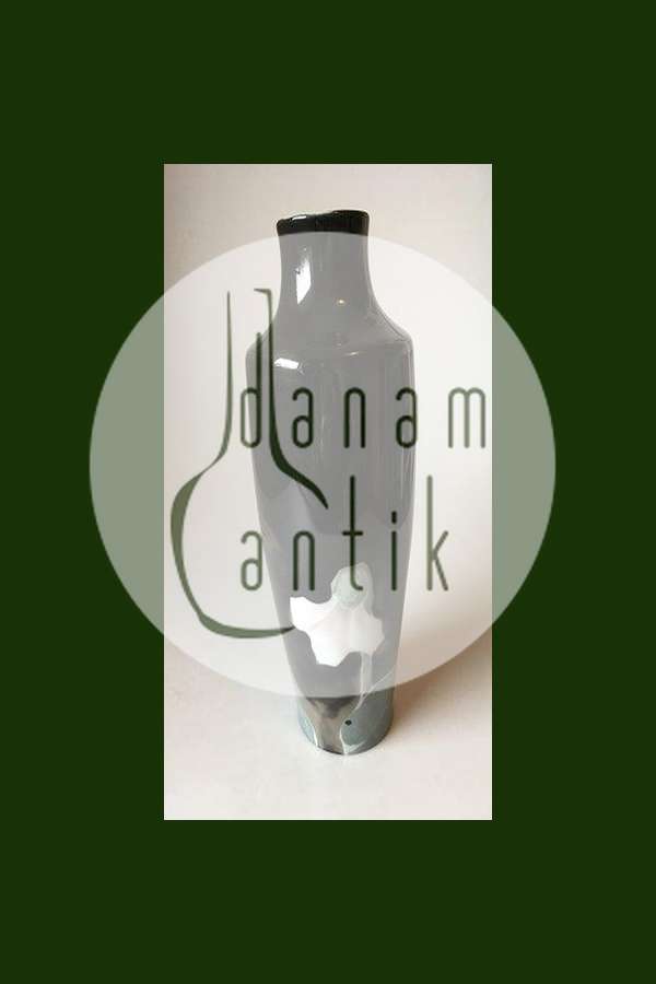 Rørstrand Per Algot Eriksson, Sort vase med blomsterdekoration