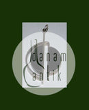 N.E. From ブラックストーン付きスターリングシルバー・ペンダント