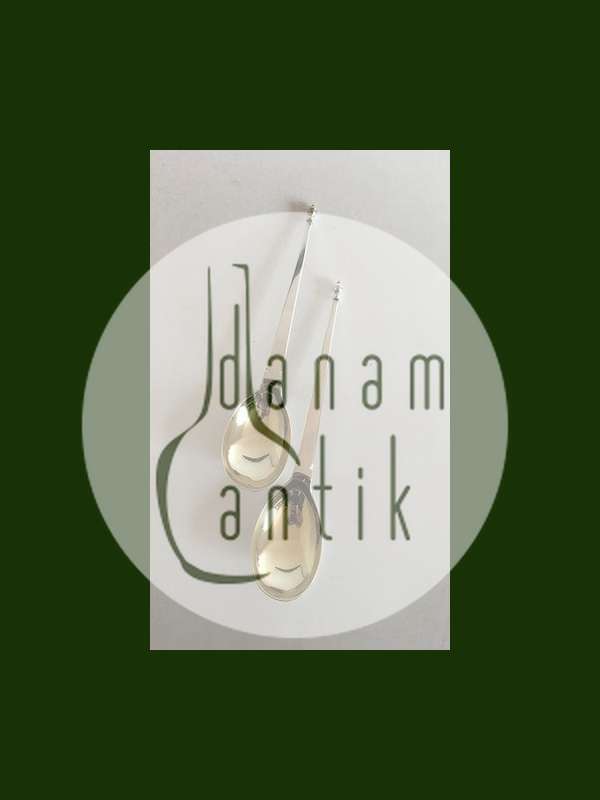 Sæt af to serveringsskeer i Sølv med forgyldt endestykke.