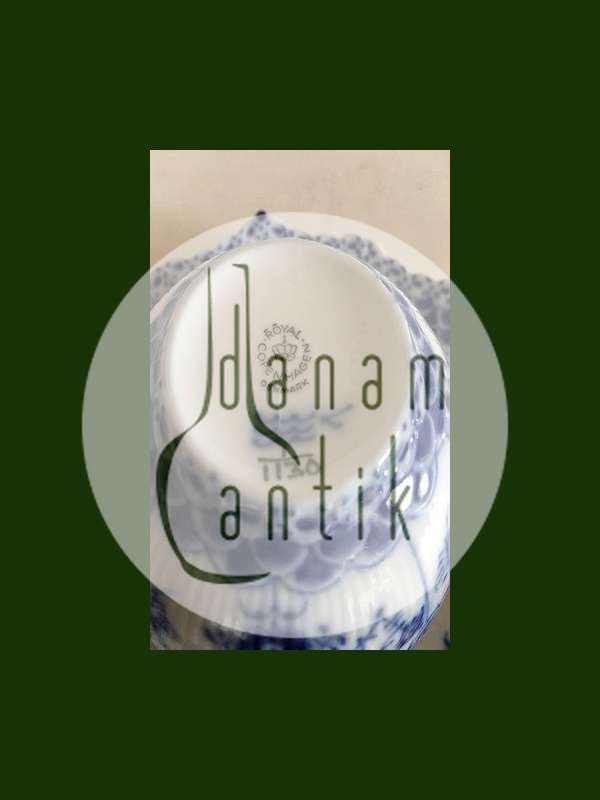 Royal Copenhagen Musselmalet Helblonde Tekop med underkop No 1130