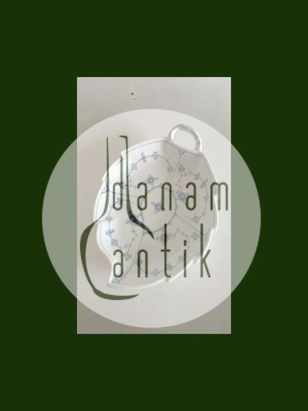 Royal Copenhagen Musselmalet Riflet Bladformet Kagefad No. 145