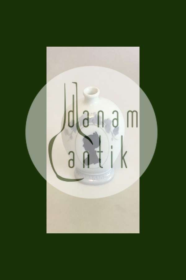 Royal Copenhagen Vase med silhuet af Kamma Rahbek og Knud Lyne Rahbek No 2066 PMN