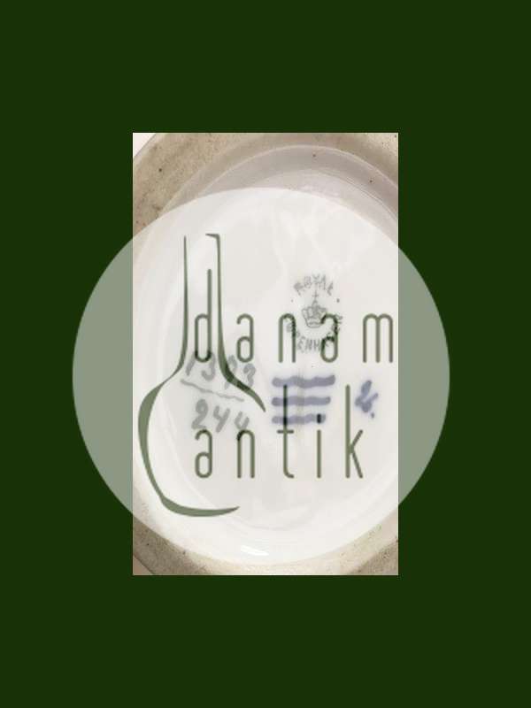 Royal Copenhagen Vase No 1393/244 med Rose Motiv