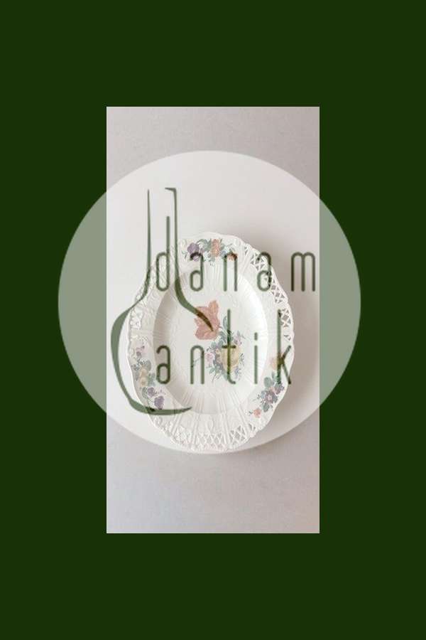 Royal Copenhagen Saksisk Blomst Middags-/Frugttallerken i luksusmodel med gennembrudt kant.