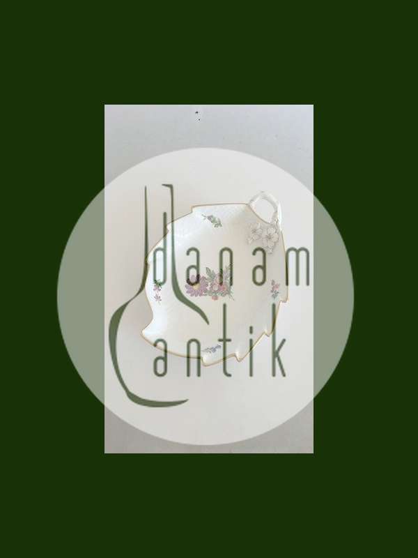 Royal Copenhagen Light Saxon Flower Leafshaped Servingdish No 1599