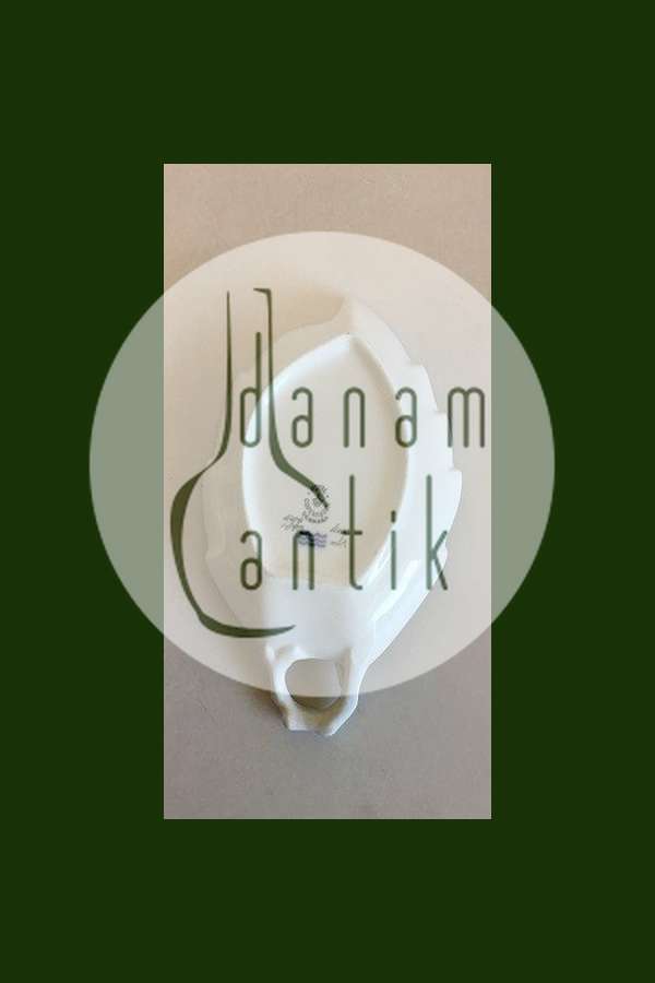 Royal Copenhagen Light Saxon Flower Leaf shaped Assiet No 1597