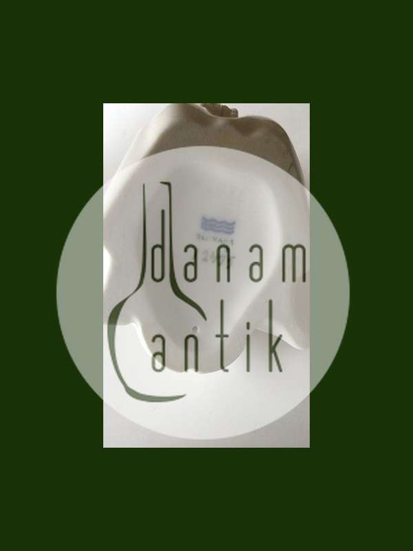 Royal Copenhagen figur Sytten år No 12475