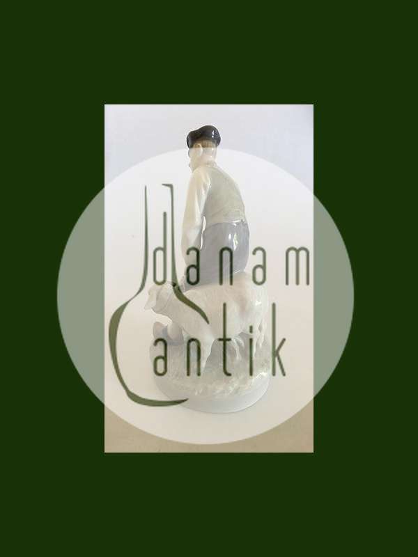 Royal Copenhagen Figur Ung mand med får No. 627