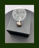 Georg Jensen纯银吊饰，设计成Henning Koppel的 "怀孕的鸭子"。