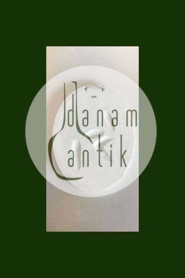 Royal Copenhagen Biscuit Platte "Hyrdinde med en Amorinerede". No 110