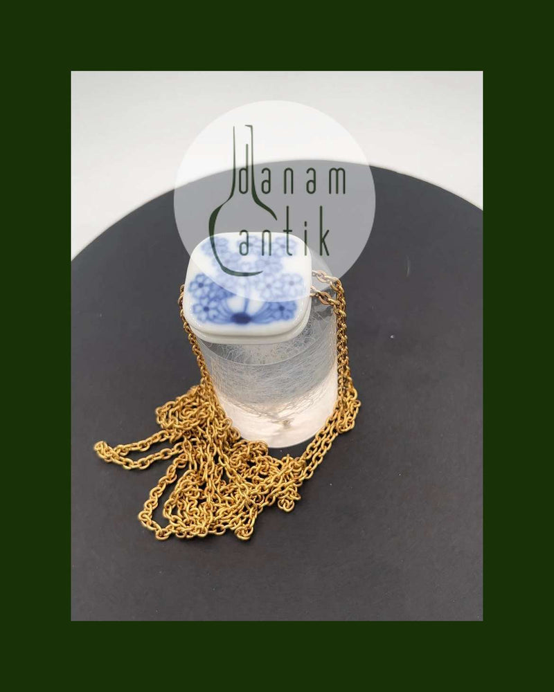 Royal Copenhagen Porcelæns vedhæng med kæde