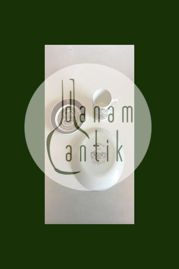 Bjørn Wiinblad, Nymølle Juni Månedskop med underkop No 3513 og kagetallerken No 3520