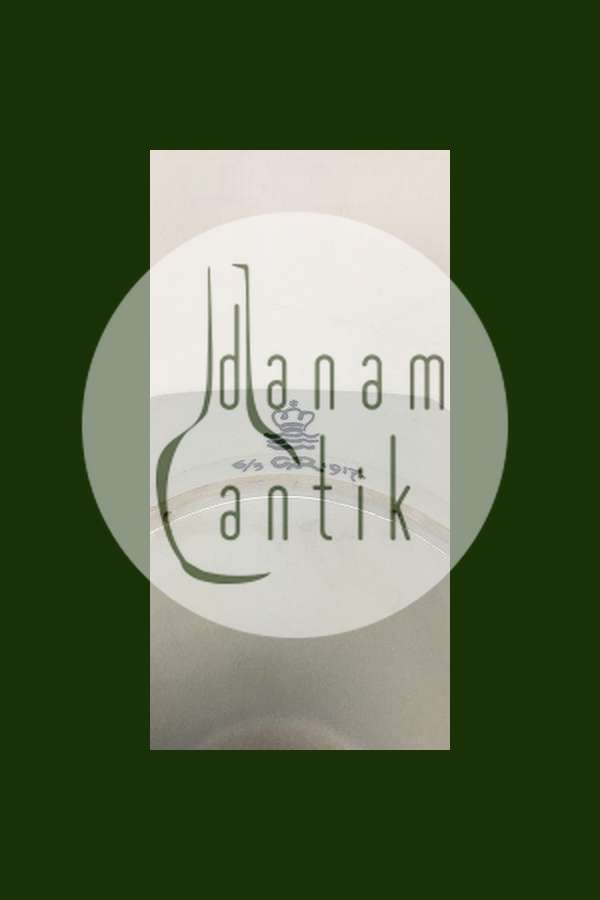 Unika Royal Copenhagen ottekantet fad af porcelæn, dekoreret i underglasur blå med fugle i neg