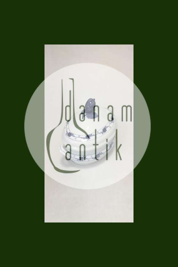 Royal Copenhagen Rosenknop Terrin No 8054