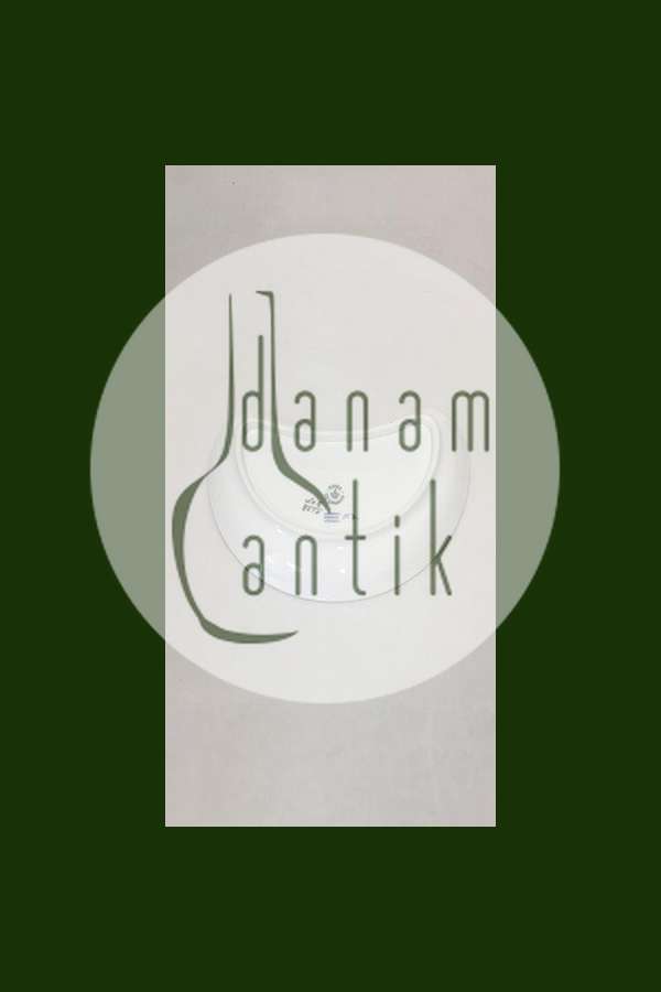 Royal Copenhagen Rosenknop Halvmåneformet fad No 8010