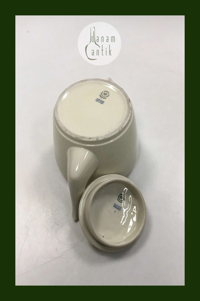 Royal Copenhagen Smooth Cream-colored Pattern with gold edge Teapot No 9534