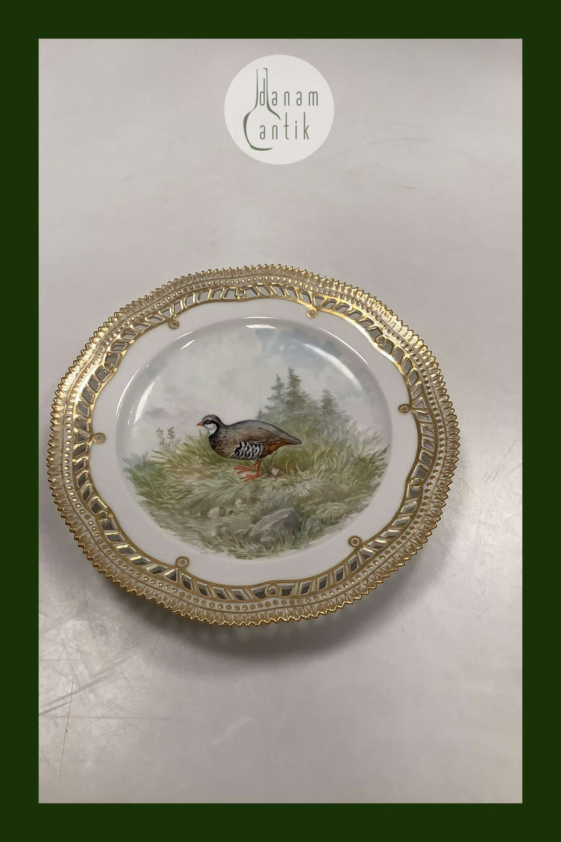 Royal Copenhagen Flora Danica Fugle Frokosttallerken No 20/3554 med gennembrudt kant.