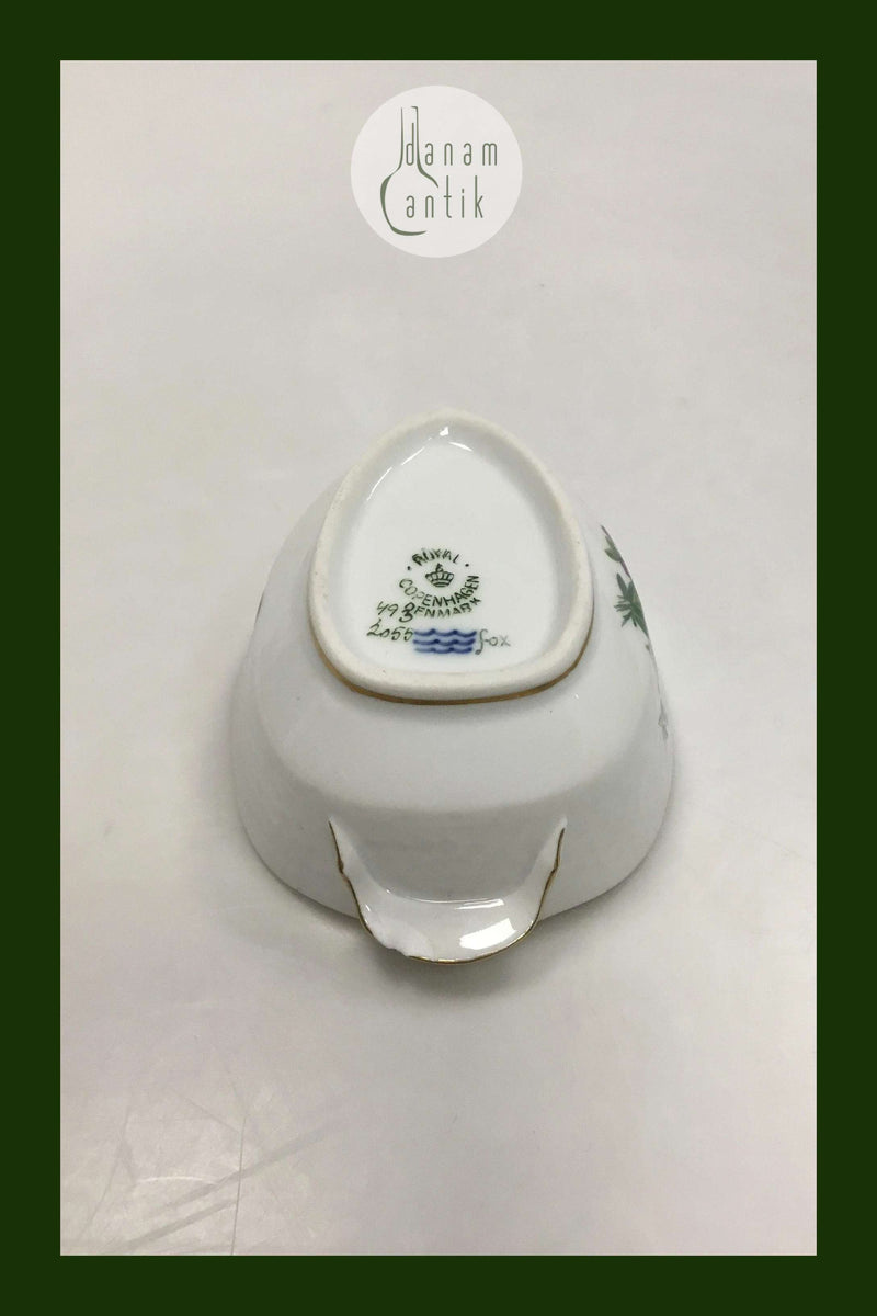 Royal Copenhagen Saxon Flower Light Bee Cell Assiet No 493/2055