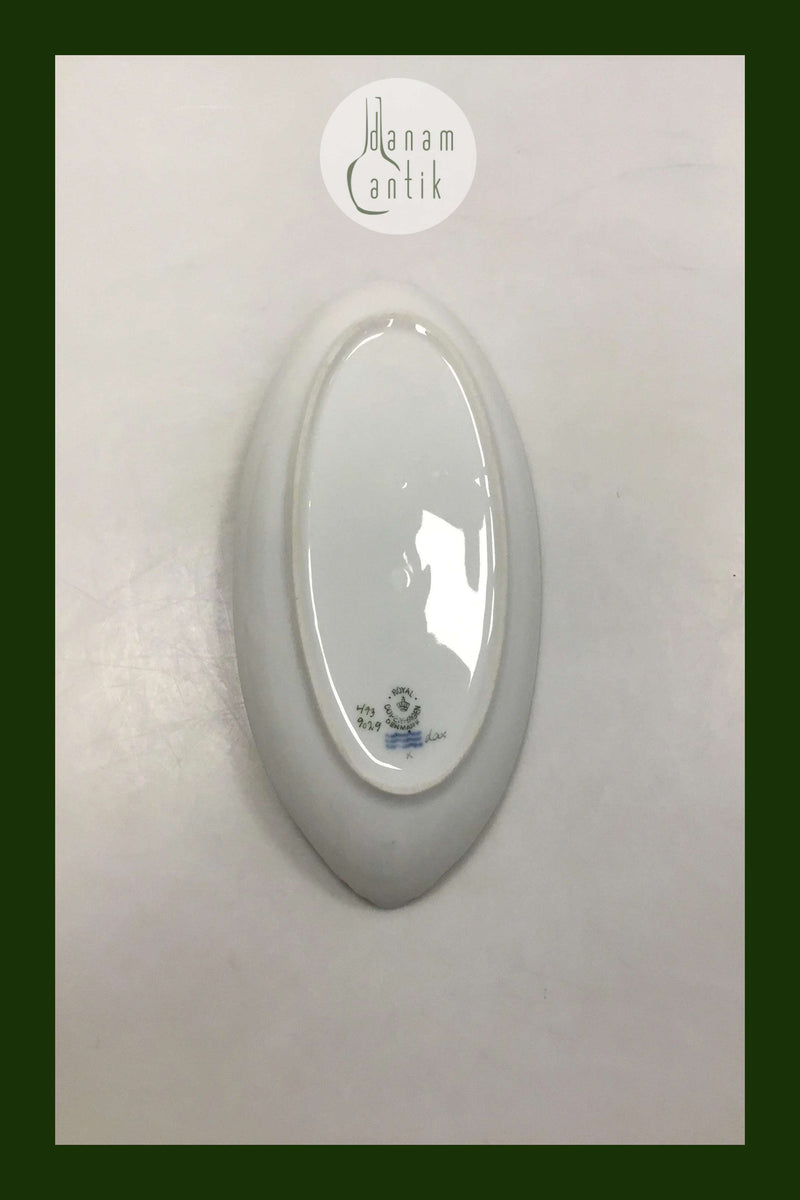 Royal Copenhagen Saxon Flower Light Bee Cell Oval Dish No 493/9029 