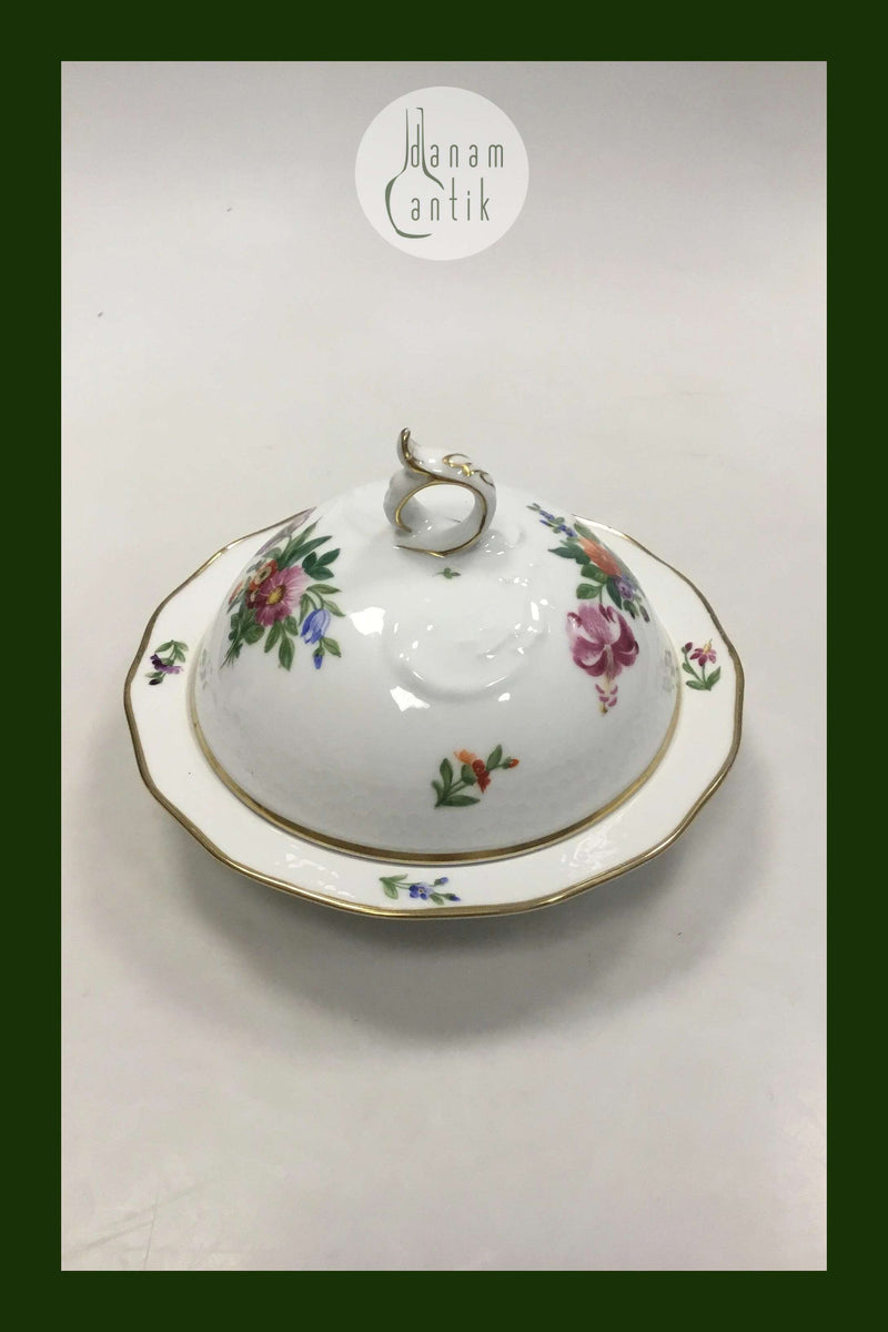 Royal Copenhagen Saxon Flower Light Bee Cell Lidded Bowl No 493/2039