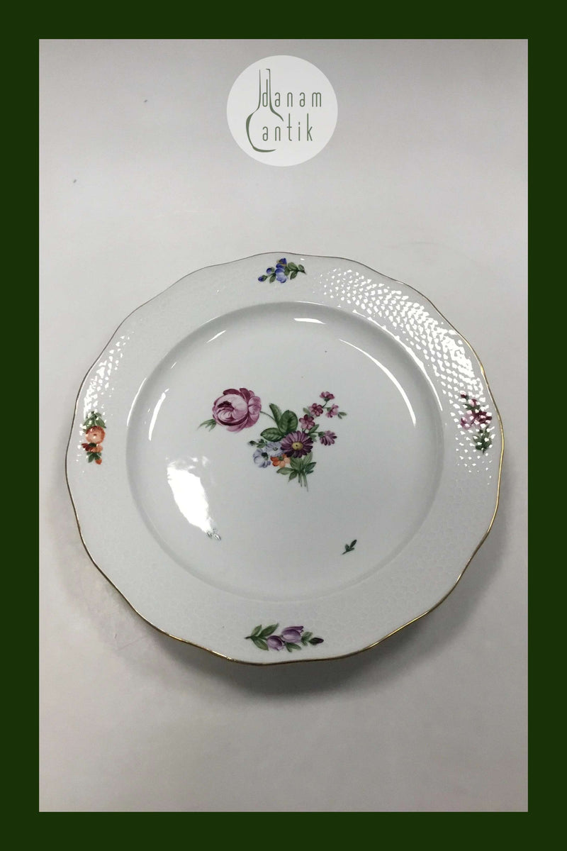 Royal Copenhagen Saxon Flower Light Bee Cell Dish No 493/2017