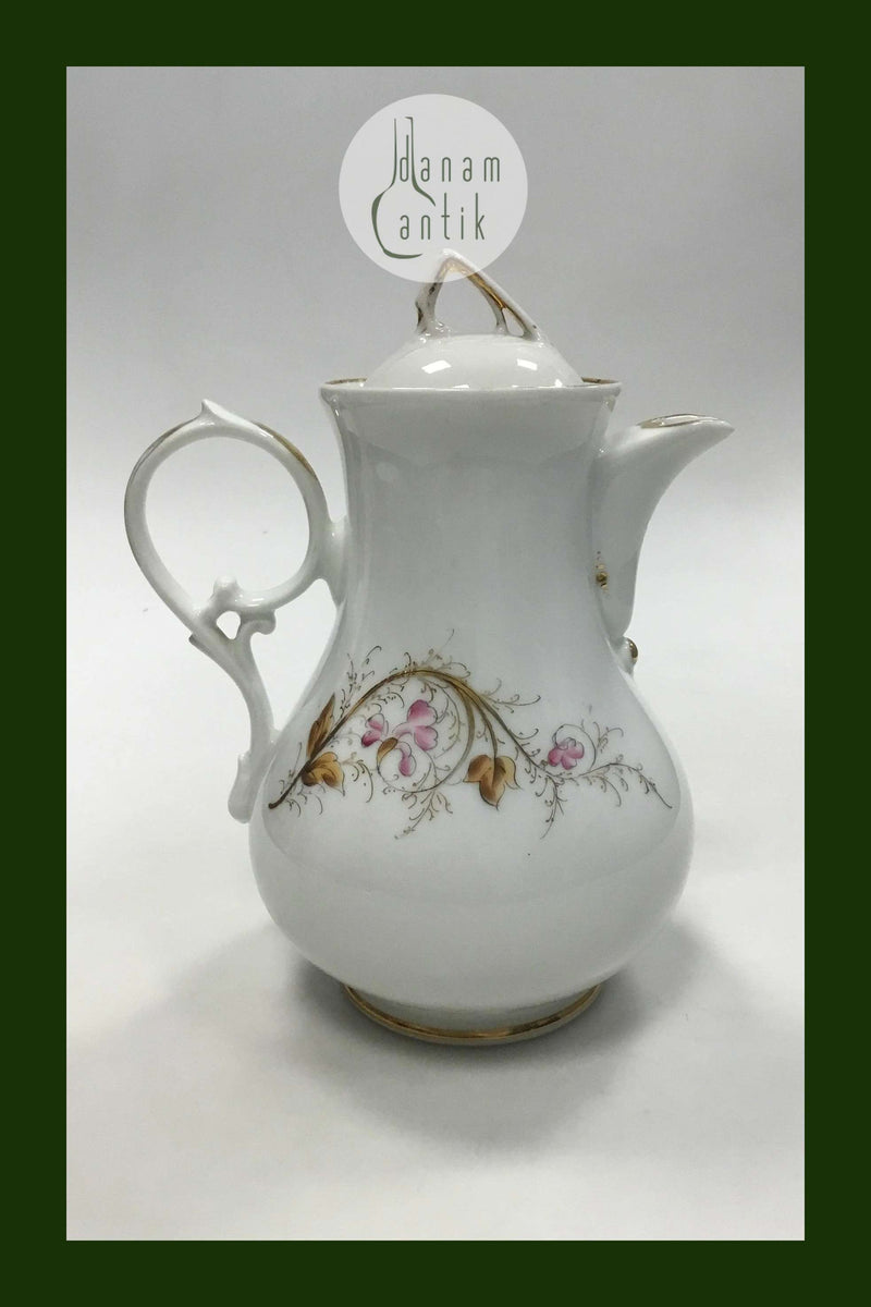 Bing & Grøndahl Hvid porcelænskaffekande med blomsterdekoration og guld. Måler 22 cm(8 21/32 in.)