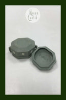 Wedgewood Lille grøn bonbonniere dekoreret med blomster