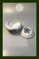 Royal Copenhagen Lågskål No 1763/400 med Blomstermotiv