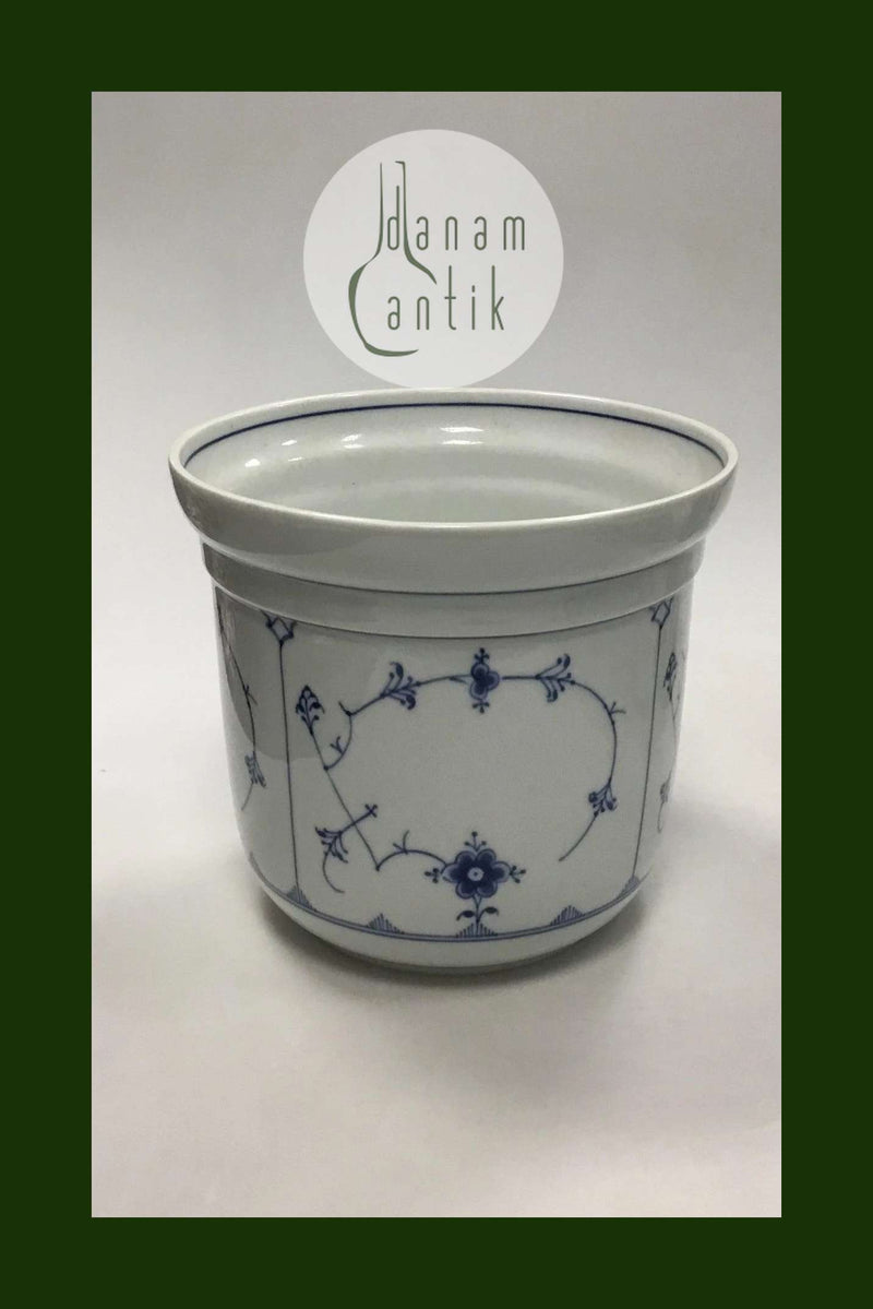 Bing and Grondahl蓝色凹槽里弗特大花盆 No 670