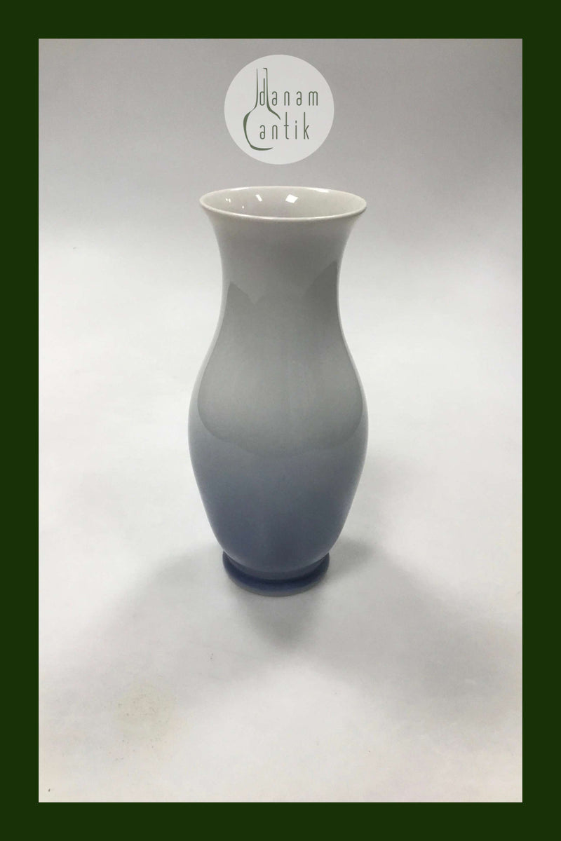 Royal Copenhagen Art Nouveau vase med blomster no 2630/2289