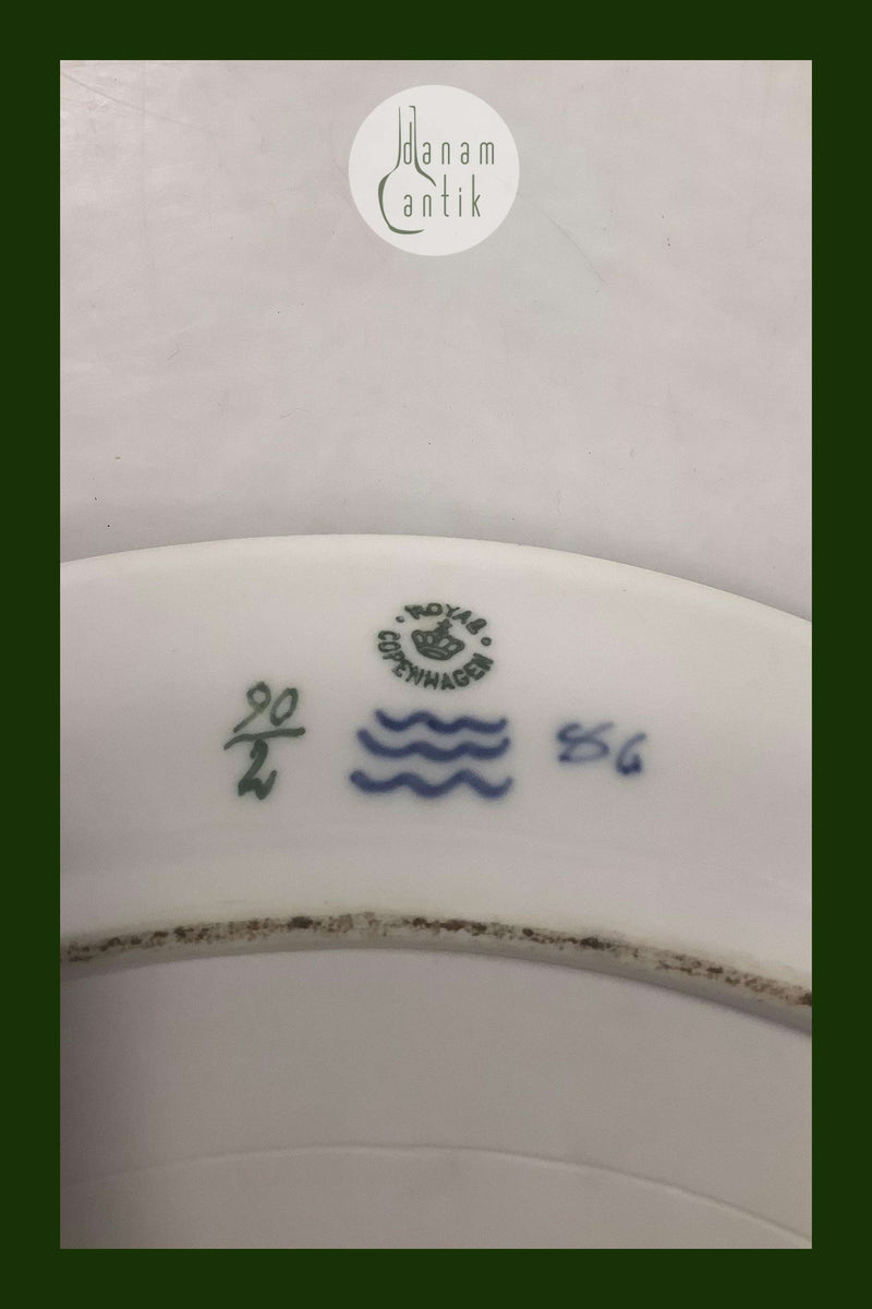 Stort Royal Copenhagen Art Nouveau Bakke med blomster No 90 / 2