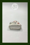 Staffordshire(?) Fajance Figur. To hunde på en tønde