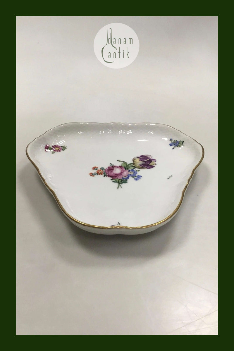 Royal Copenhagen Saksisk Blomst Let Trekantet Kagefad No 493/1526