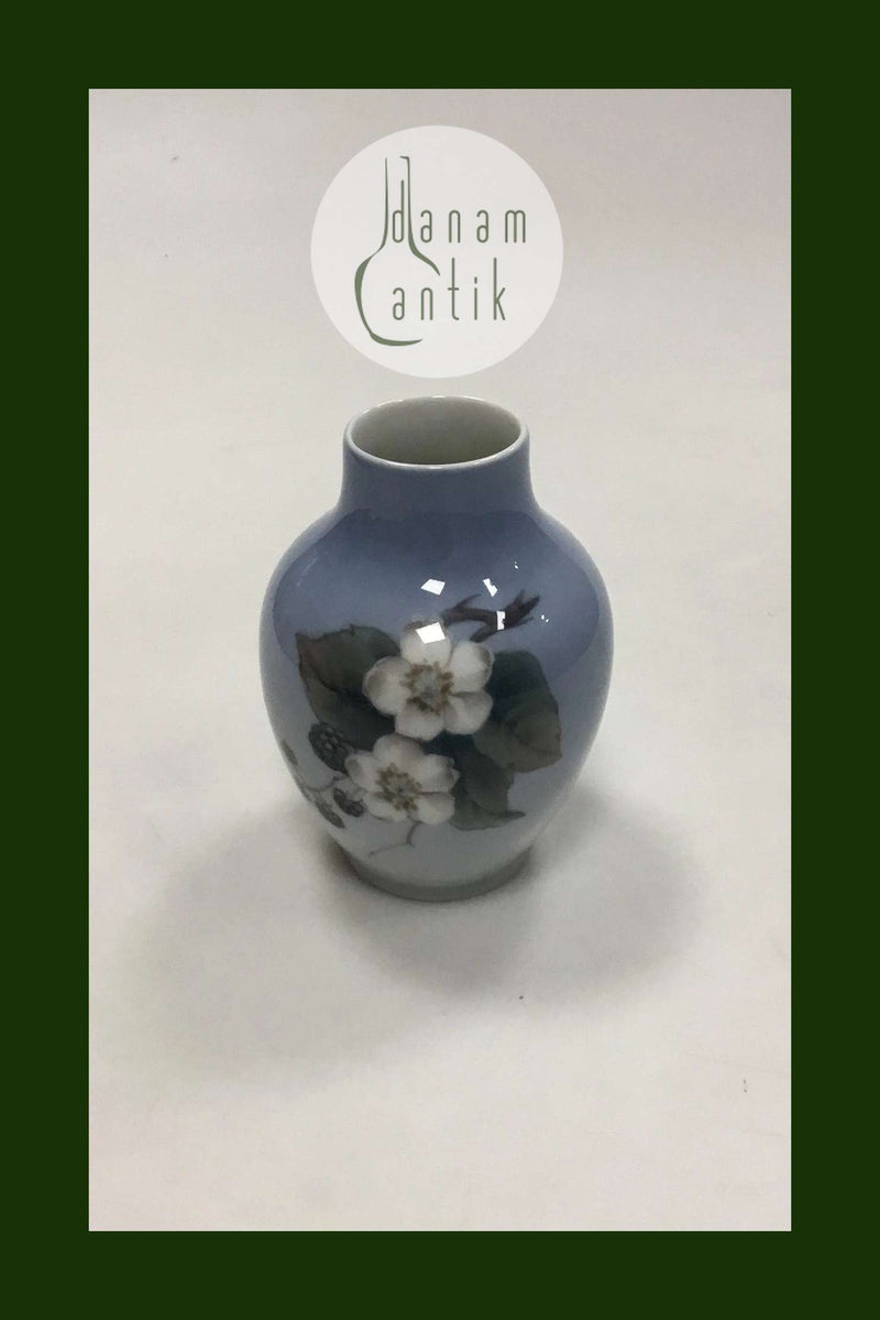 Royal Copenhagen Art Nouveau Vase dekoreret med brombær No 288/45A