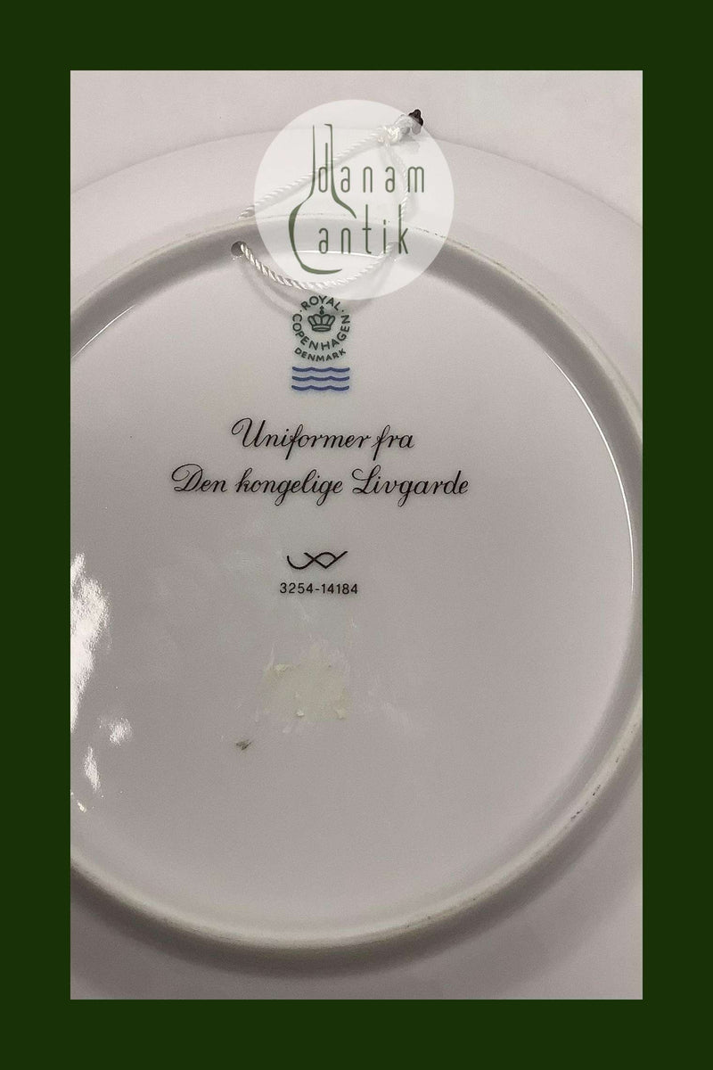 Royal Copenhagen platte uniformer fra Den Kongelige Livgarde 1848