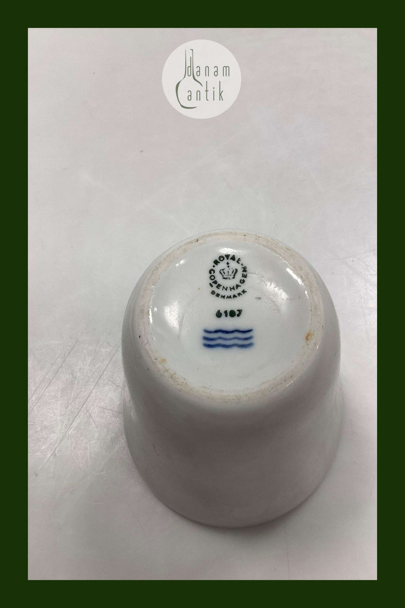 Royal Copenhagen hvidt krus No. 6187