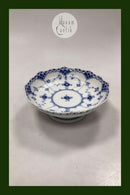 Royal Copenhagen Blaue geriffelte Halbspitzenschale auf Fuß Nr. 511